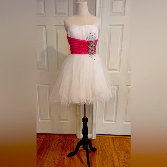Size 4 traditional Sherri Hill white with pink accent in excellent condition. - Picture 1 of 4